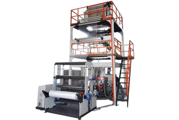 3 layer co-extrusion machine on the production floor